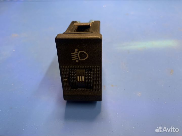 Кнопка корректора фар Ауди 100/A6 С4