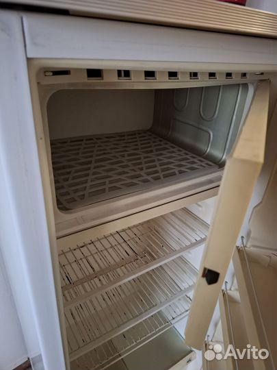 Холодильник бу полюс