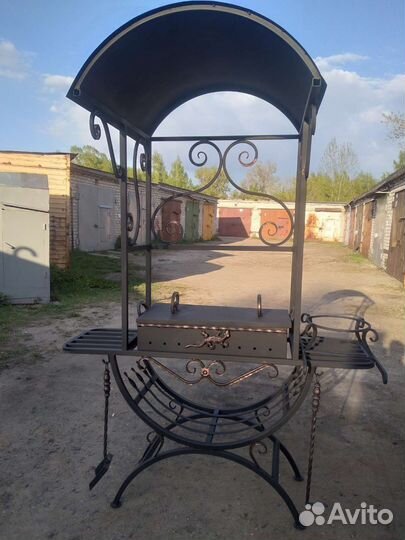 Мангал с крышей