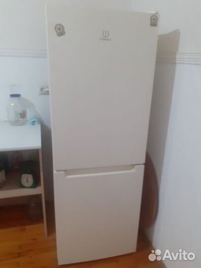 Холодильник бу indesit