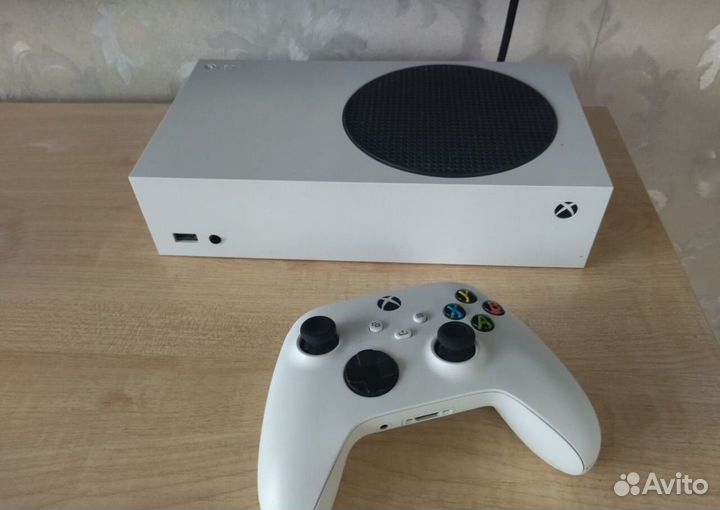 Xbox series s 2 геймпада