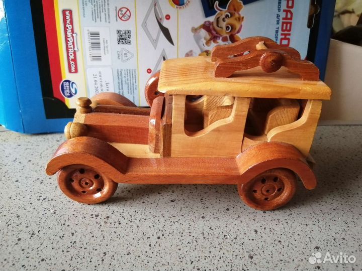 Деревянный автомобиль