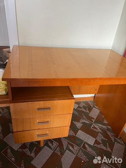 Письменный стол