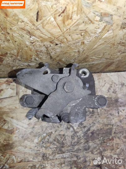 Суппорт тормозной задний левый Renault Megane 3