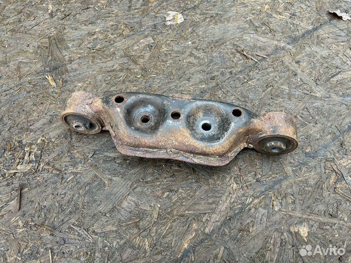 Subaru tribeca b9 кронштейн редуктора