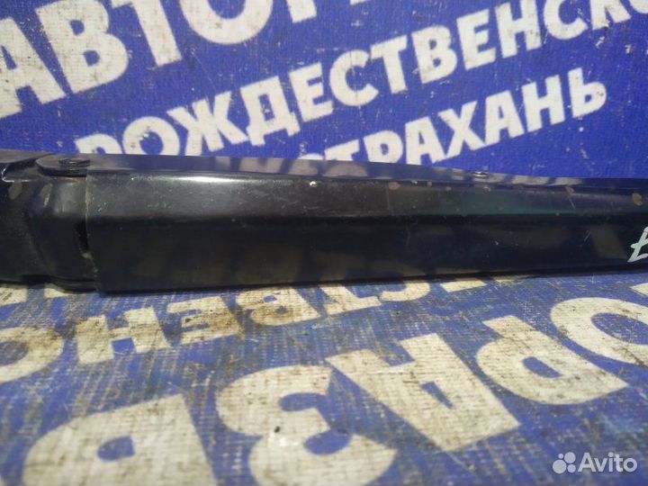 Правый поводок дворника Honda Accord 7 седан 2007