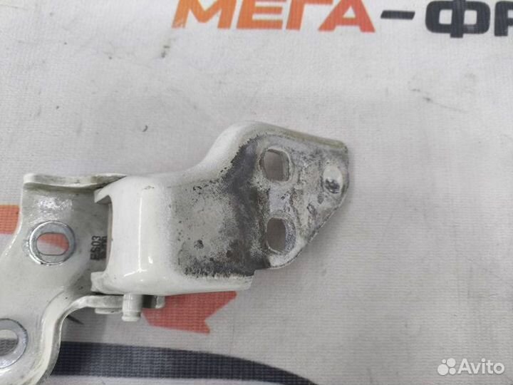 Петля двери передняя правая Peugeot Boxer