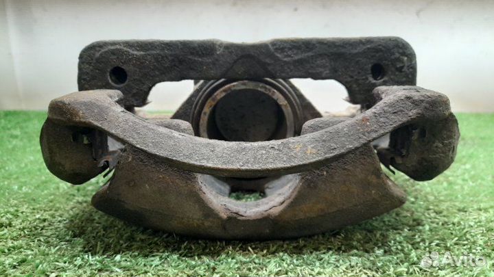 Суппорт передний левый Honda Accord 5 англия 2.0