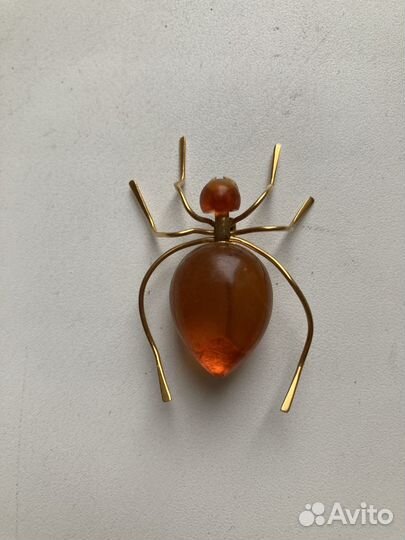 Брошь янтарь СССР паук