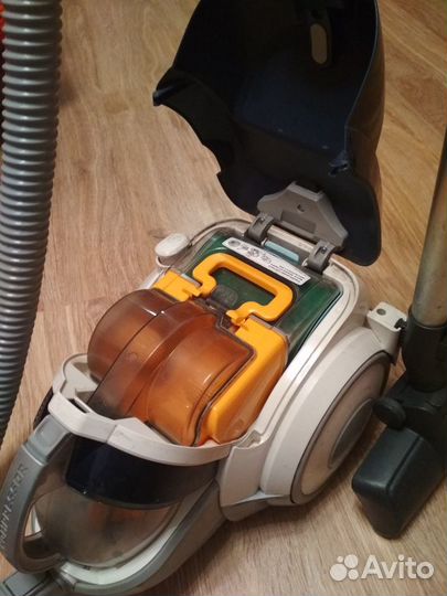 Пылесос LG VK8820HFN циклонный