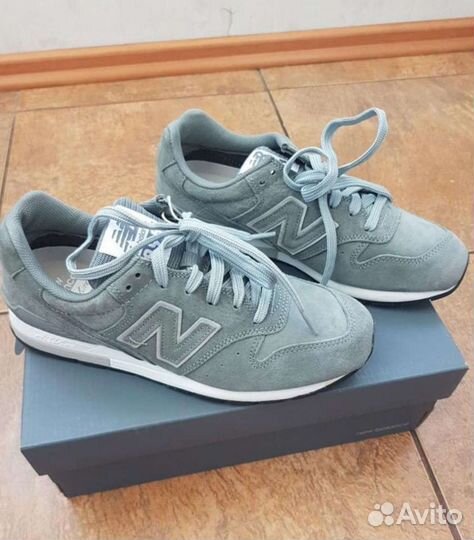 Кроссовки замшевые