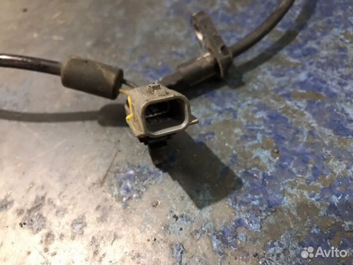 Датчик ABS задний правый Nissan Teana J32