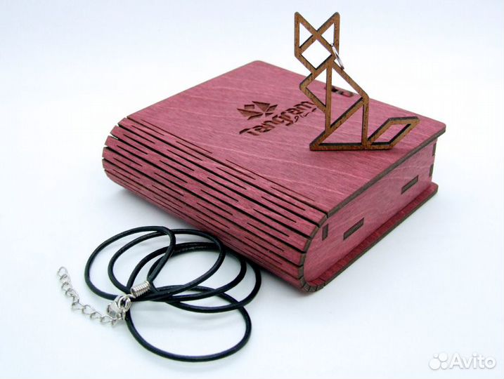 Кулон-подвеска из ценной породы Красного Дерева