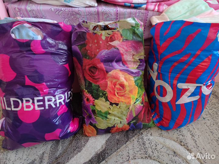 З больших пакета детских вещей на девочку