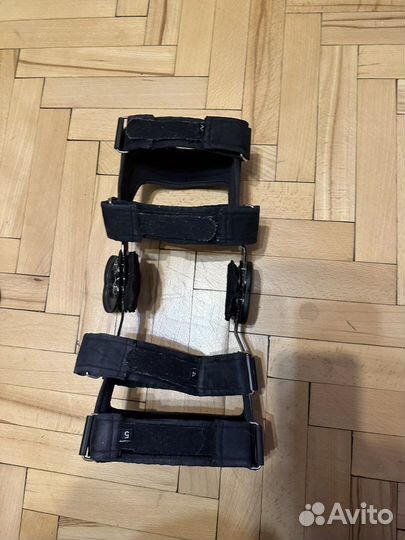 Ортез на правое коленный сустав Orlett