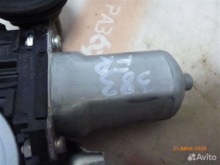 Стеклоподъемник передний правый Toyota Camry ASV50