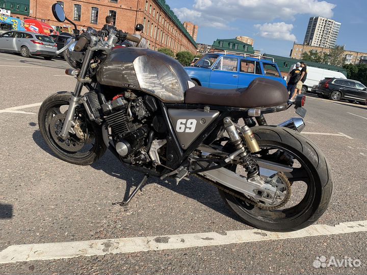 Honda cb400 cafe racer