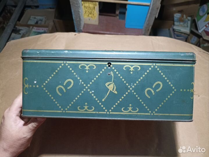 Жестяная коробка из под печенья дореволюционная