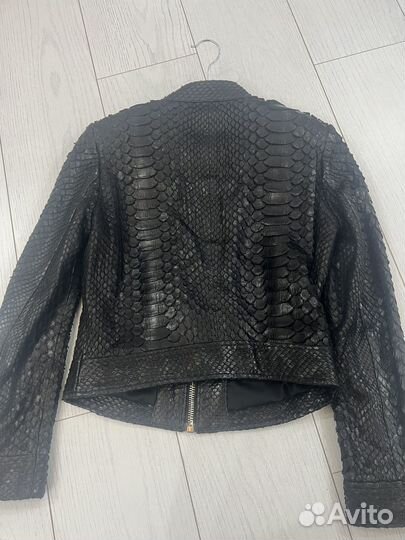 Женская куртка из питона