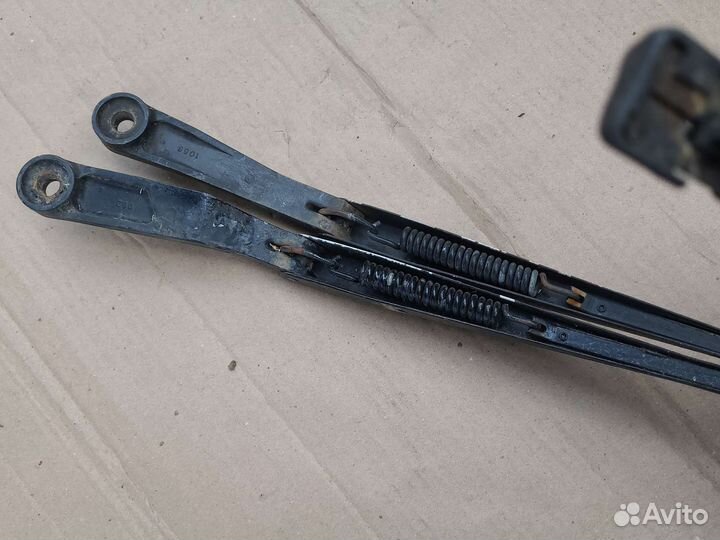 Поводок дворников Nissan Almera N15 1995-2002