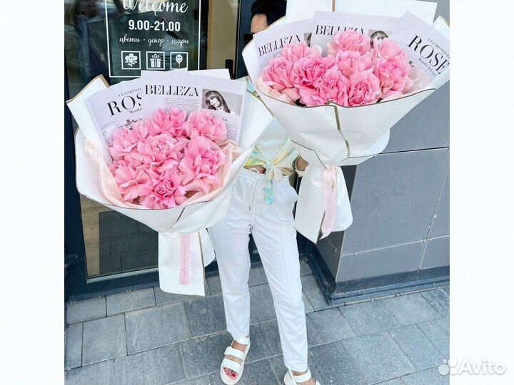 Огромный букет роз Тюльпаны Пионы