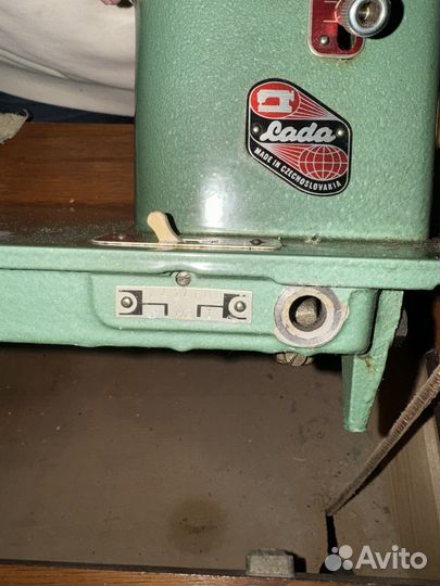 Ножная швейная машинка LADA 236