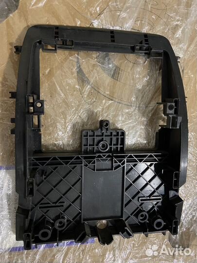 Кронштейн потолочного плафона Volvo S40 08650585