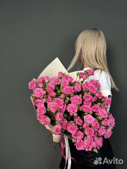 Кустовые розы Розовые бежевые доставка