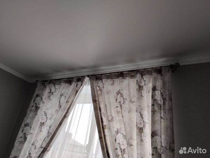 Люстра потолочная,шкаф,гардины как новое