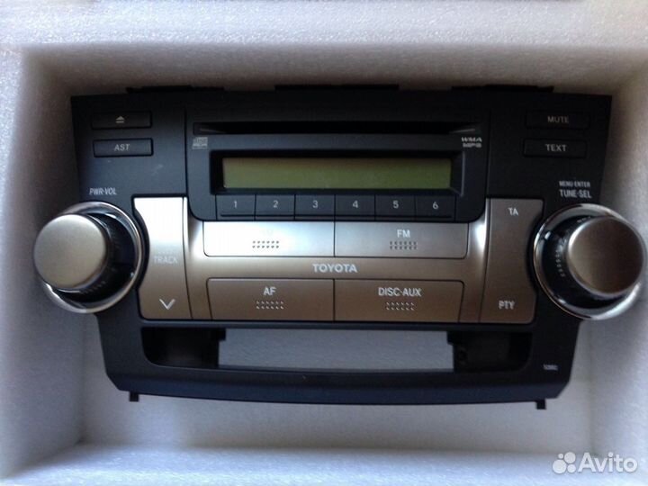 Новое штатное головное устройство Toyota Highlande