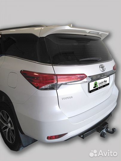 Фаркоп toyota fortuner 2005-2016 (C нерж. пластино