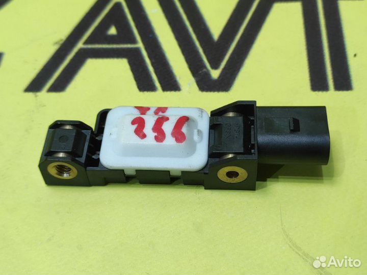 Датчик Airbag Volkswagen Touareg 7L AXQ 2005