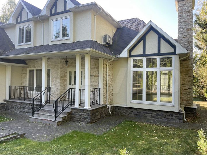 Коттедж 194 м² на участке 12,8 сот.