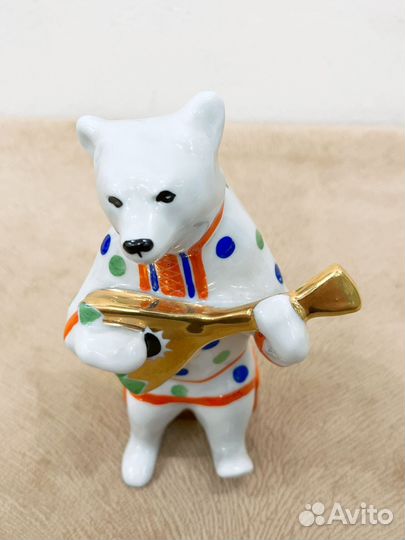 Фарфоровая статуэтка 