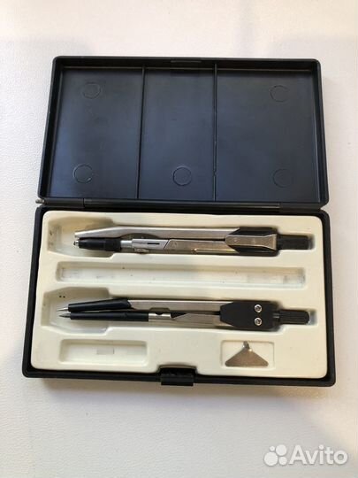 Большой набор циркулей, линеек и угольников