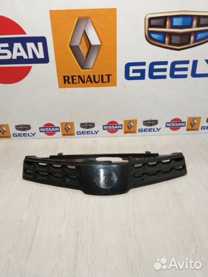 Решетка радиатора Nissan note E11