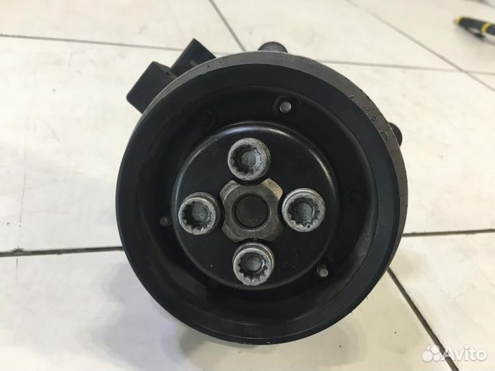 Насос водяной помпа Volkswagen Scirocco 3 MK3 137