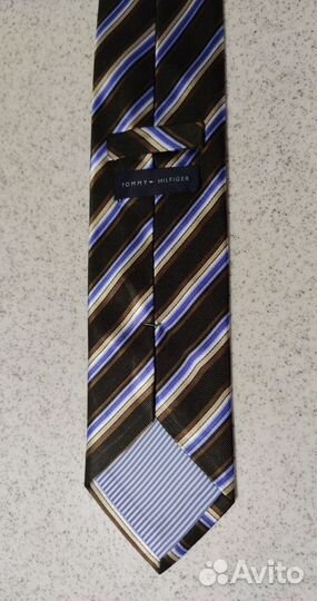 Галстук фирмы Tommy Hilfiger