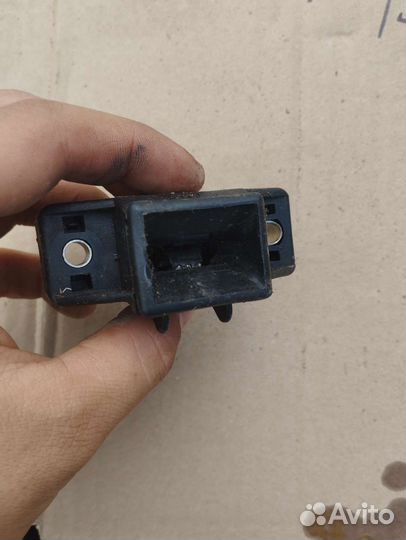 Замок крышки багажника Renault Logan 2