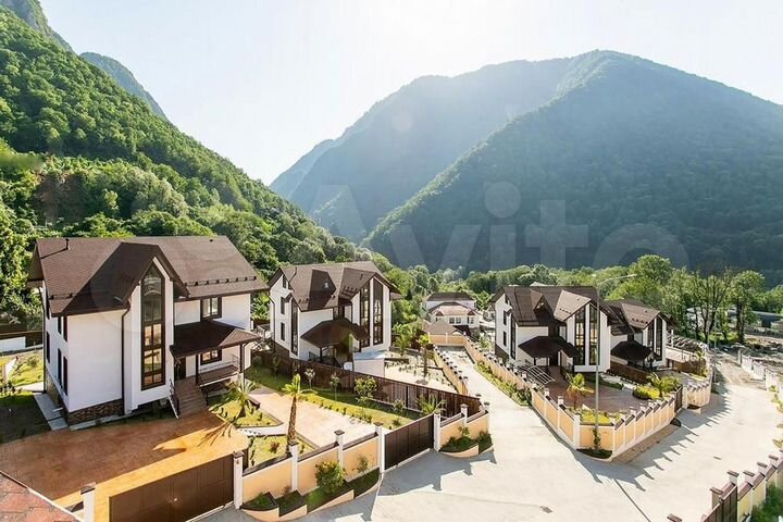 Дом 220 м² на участке 7 сот.