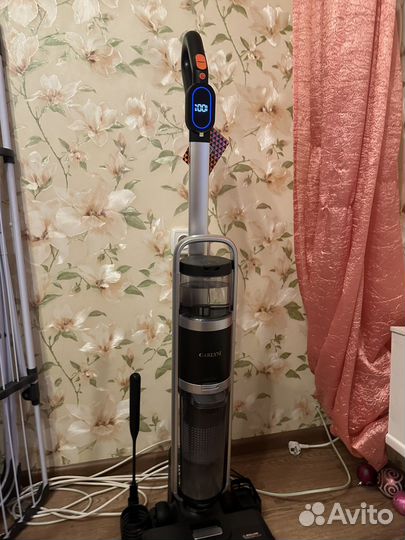 Вертикальный беспроводной пылесос моющий