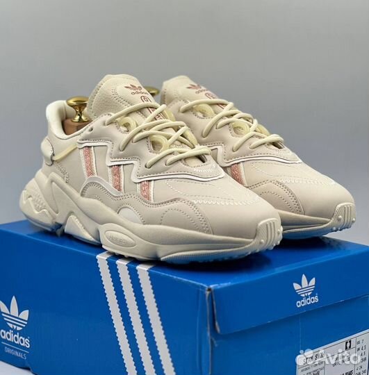 Кроссовки adidas ozweego