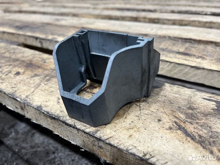 Кронштейн радиатора правый Bmw 1 E87 N46B20 2007