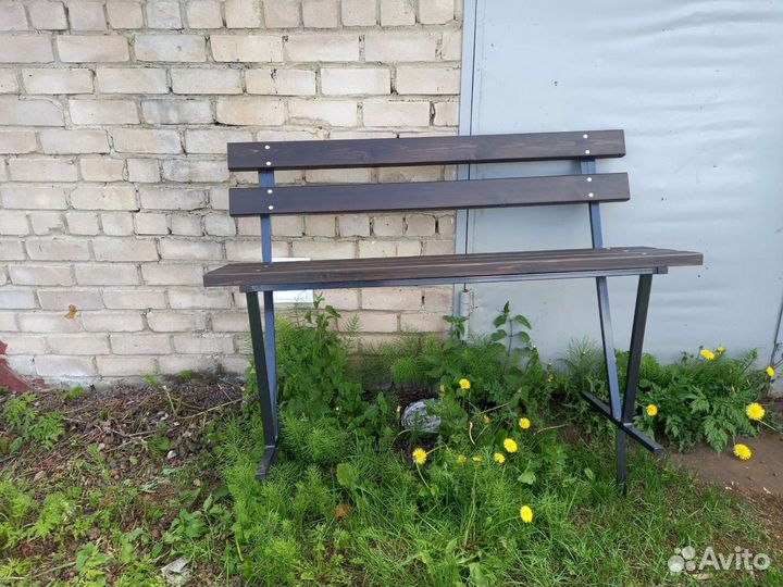 Скамейка уличная на кладбище