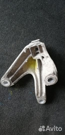Кронштейн опоры кпп Ford Focus 2 1.8 qqdb