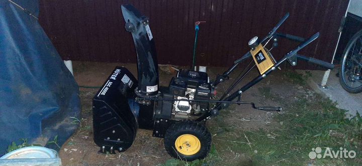 Снегоуборщик бензиновый. Новый