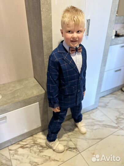 Костюм новый в клетку для мальчика школьная форма