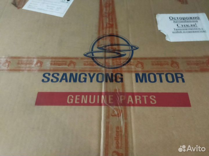 Стекло задней левой двери SsangYong rexton