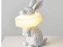 Настольная лампа в виде кролика