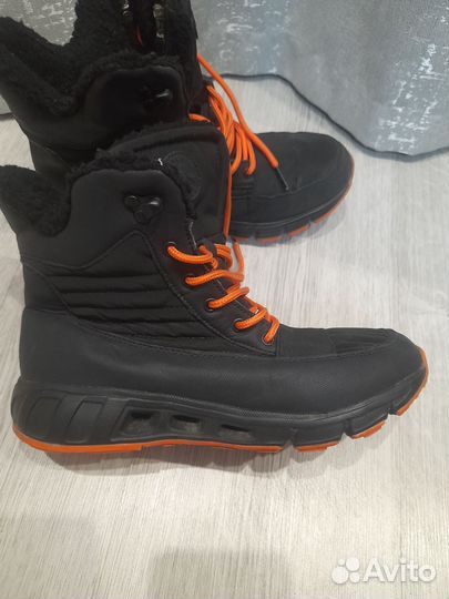 Женские спортивные ботинки cropp 39раз